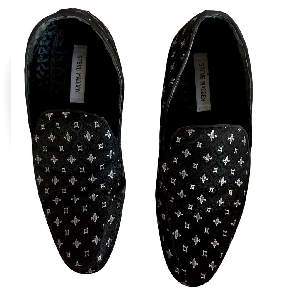 Steve Madden Black men’s loafers. Size 9